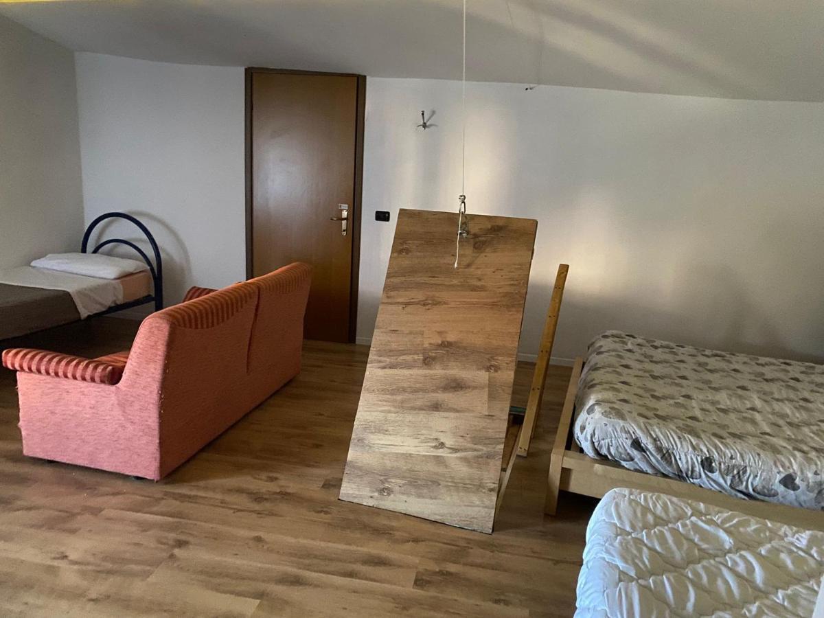 Lovely 1 Room Bedroom Loft, 20 Mins To Bgy Airport Pradalunga Екстериор снимка