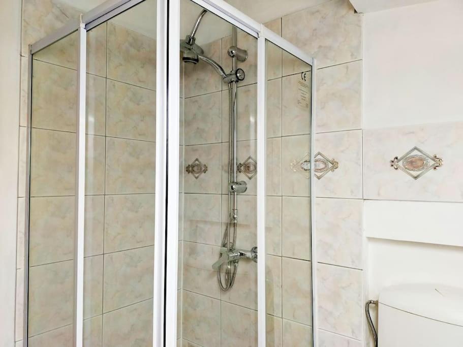 Lovely 1 Room Bedroom Loft, 20 Mins To Bgy Airport Pradalunga Екстериор снимка