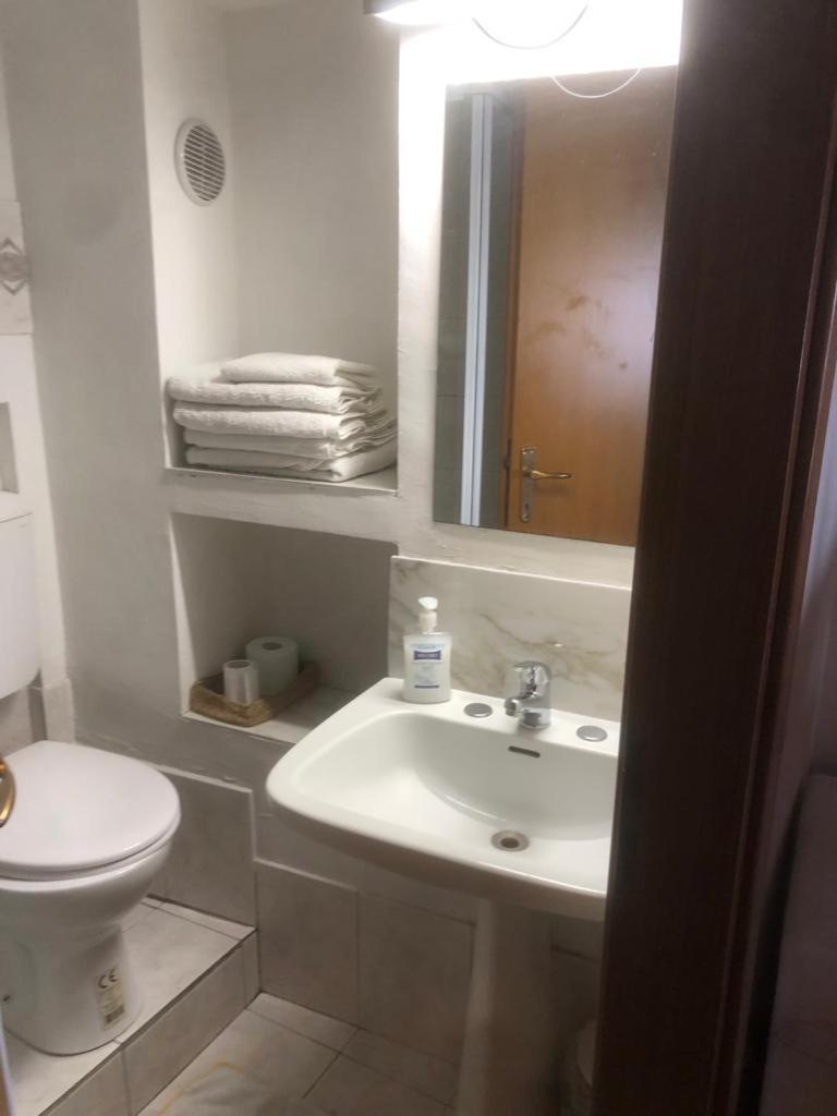 Lovely 1 Room Bedroom Loft, 20 Mins To Bgy Airport Pradalunga Екстериор снимка